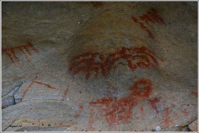 Pintura esquemática en los alrededores del monte Valonsadero (Soria), correspondientes a los modos de vida, actividades y creencias de sus autores. 