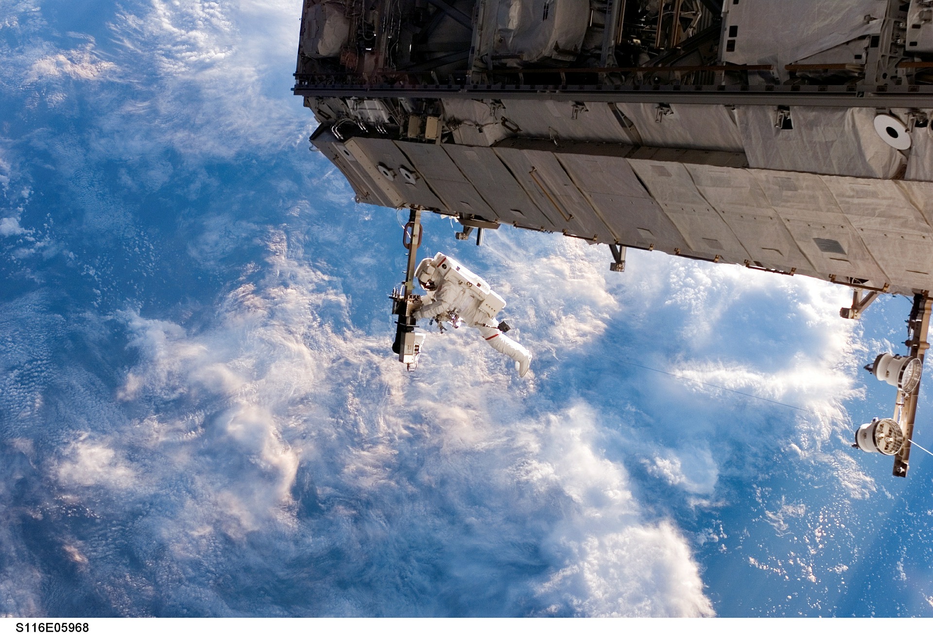 El sistema Veggie permitiría producir alimentos frescos y una fuente de oxígeno en el espacio.