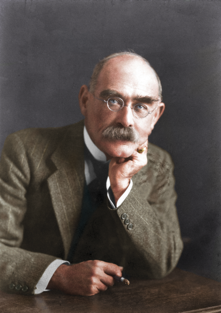 Imagen del escritor inglés Rudyard Kipling (galardonado con el premio Nobel de Literatura en 1907), nacido en la India. Kipling es el autor de “El Libro de la Selva”, donde, a modo de cuento, plantea reflexiones morales usando como protagonista al niño feral Mowgli, quien tiene la capacidad de hablar con los animales.