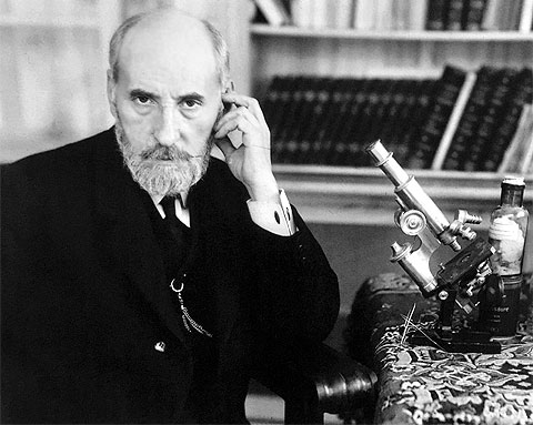 Uno de los muchos autorretratos que Santiago Ramón y Cajal hizo de sí mismo.<br /> Cajal fue un apasionado de la fotografía, a la que supo sacar provecho redirigiendo sus conocimientos a la práctica neurocientífica.