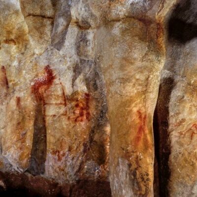 Fotografía tomada en el interior de cueva de La Pasiega. (Imagen: P. Saura)